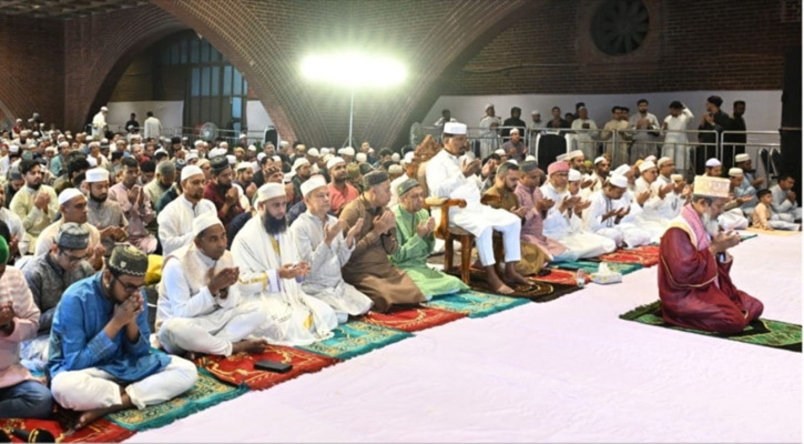 সংসদ প্লাজায় ঈদের জামাত অনুষ্ঠিত, অংশ নিলেন স্পিকার