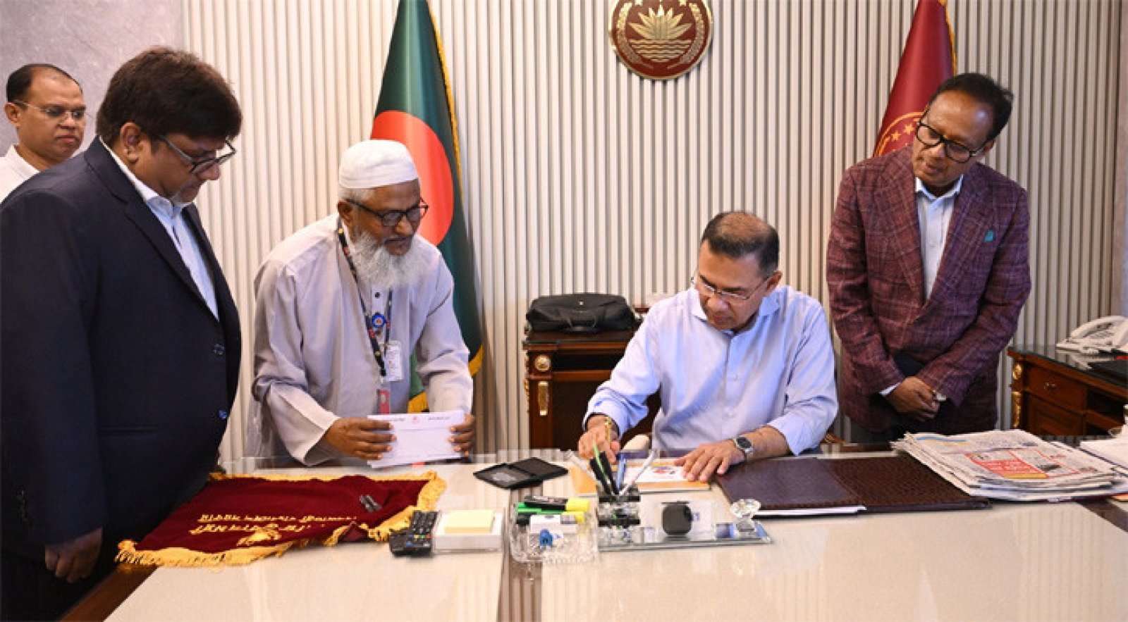 স্বাধীনতা দিবসের স্মারক ডাকটিকেট অবমুক্ত করলেন প্রধানমন্ত্রী