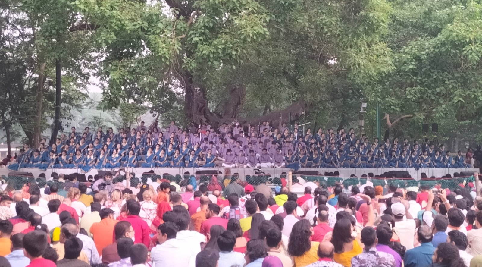 রমনার বটমূলে সুরের মূর্ছনায় ভয়শূন্য চিত্তে বর্ষবরণ ছায়ানটের