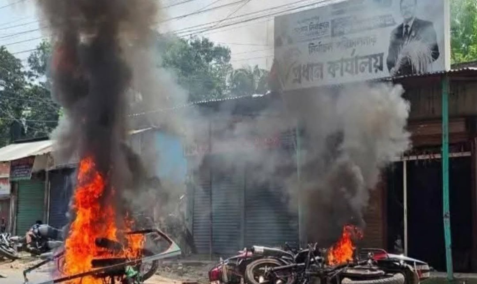 ঈশ্বরদীতে বিএনপির একটি বিক্ষোভ মিছিলে হামলা, পুলিশ কর্মকর্তাসহ অন্তত ১৫ জন আহত