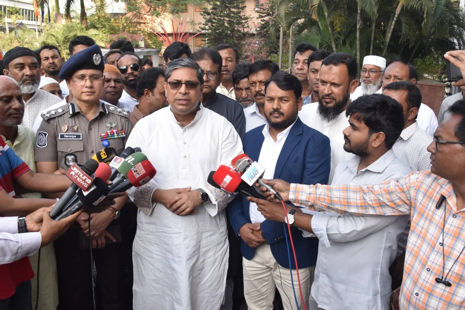 রাজশাহীতে রাসিক কর্মকর্তাদের সঙ্গে প্রতিমন্ত্রী মীর শাহে আলমের মতবিনিময়