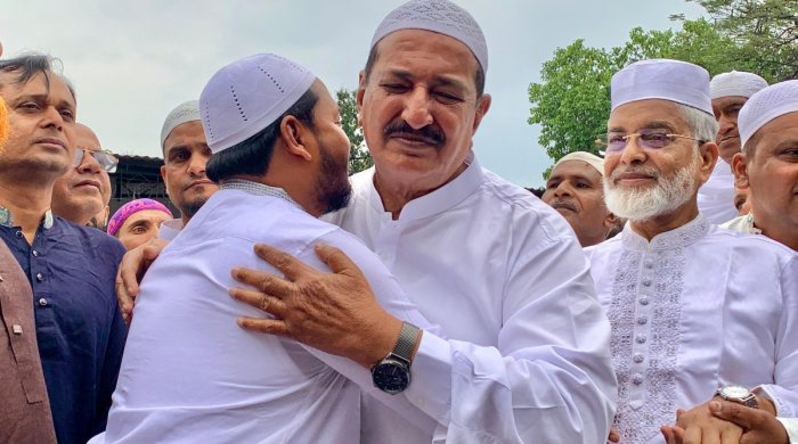 রাজশাহীতে ঈদ উদযাপন, একই কাতারে ঈদের নামাজে শান্তি ও ভ্রাতৃত্বের বার্তা