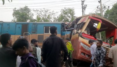 কুমিল্লায় বাসে ট্রেনের ধাক্কায় নিহত ১২