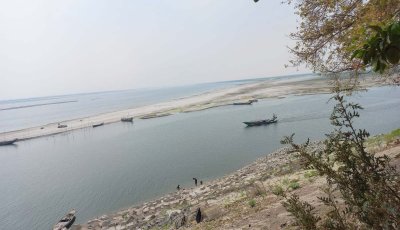 পদ্মায় খন্ড খন্ড চর, ঝুঁকিতে নৌ চলাচল