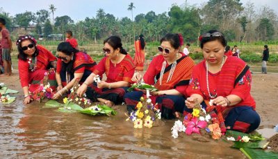 নদীতে ফুল ভাসিয়ে পাহাড়ে বর্ষবরণ শুরু