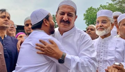 রাজশাহীতে ঈদ উদযাপন, একই কাতারে ঈদের নামাজে শান্তি ও ভ্রাতৃত্বের বার্তা